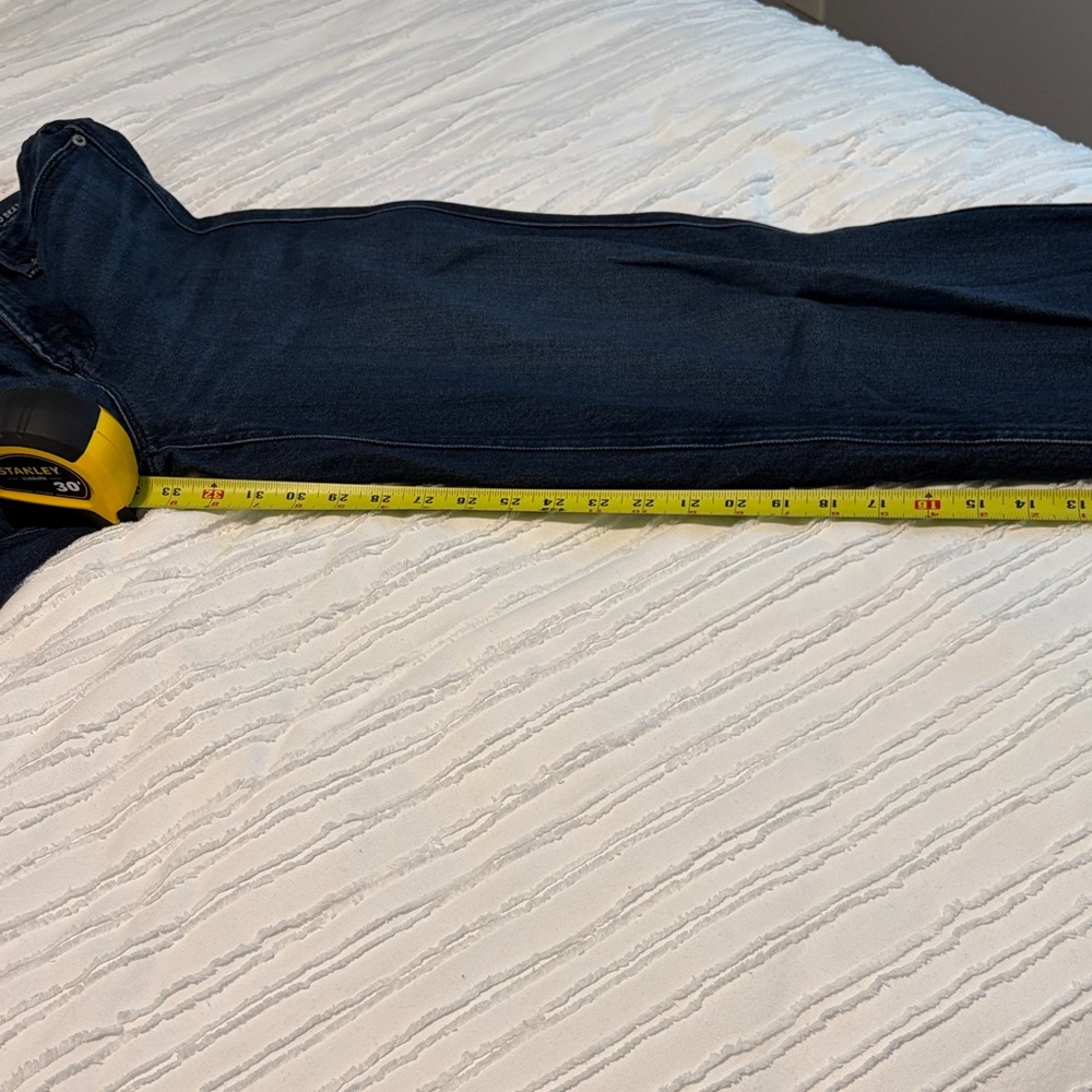 Good American Good Skate Wideleg Women's Jeans - Picture 6 of 10